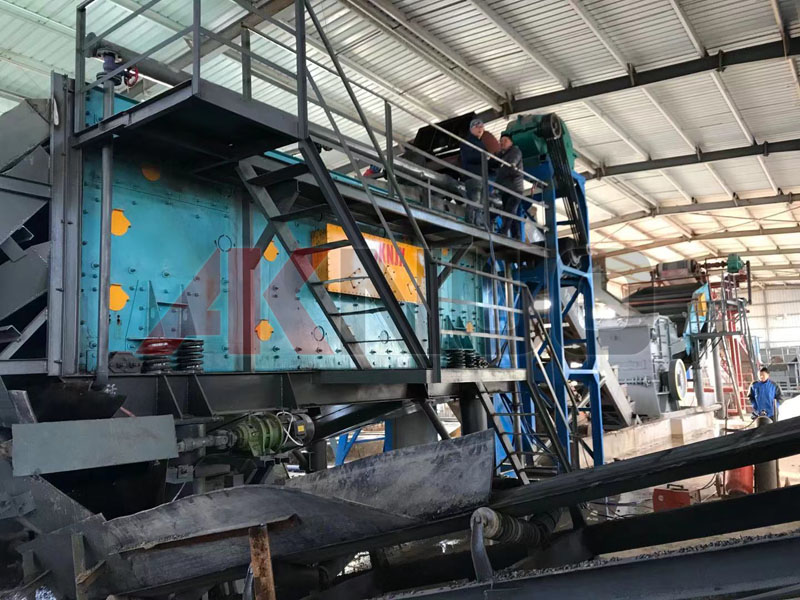 大型破碎振動(dòng)篩分生產(chǎn)線